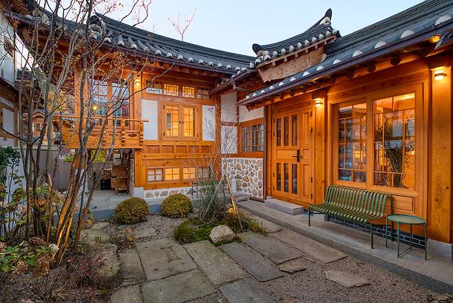 SeoHeeJae, a hanok in central Seoul built by Urbandetail Architecture (Hooxme Lee Sang-hoon)