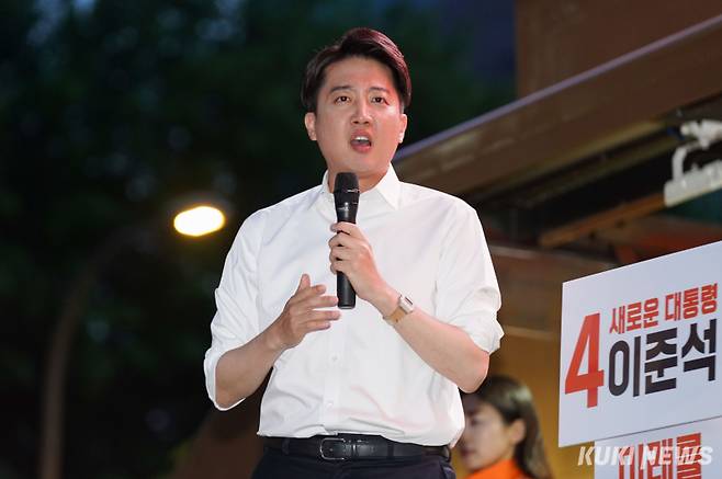 이준석 개혁신당 대선 후보가 12일 서울 중구 청계광장에서 열린 서울 첫 집중유세 현장에서 발언하고 있다. 유희태 기자