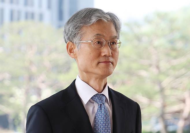 조희대 대법원장이 지난 12일 서울 서초구 대법원으로 출근하고 있다. [사진 출처 = 연합뉴스]