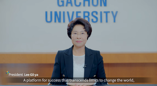 가천대학교 공식 유튜브 채널에 모습을 드러낸 이길여 총장. [사진 = 가천대학교 유튜브]