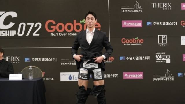 ‘먹방 유튜버’ 밴쯔는 윤형빈을 상대로 유튜브 ‘삭제빵’에 나선다. 사진=로드 FC 제공