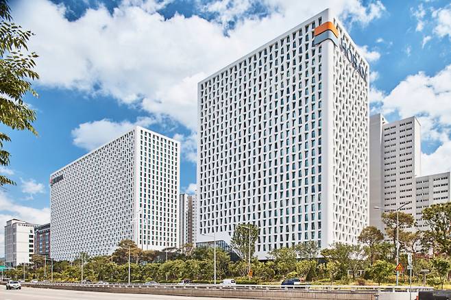 호반건설이 한진그룹 지주사인 한진칼 지분율을 18% 이상으로 올리면서 한진그룹 경영에 영향력을 행사할 수 있다는 관측이 제기된다. 사진은 서울 서초구 우면동 호반건설 사옥 전경. /사진=호반건설