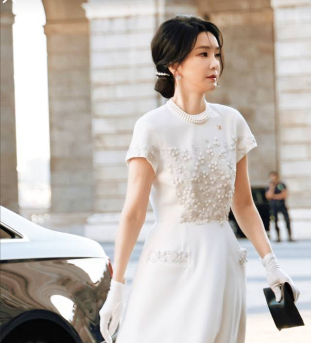 지난 2022년 7월 스페인 마드리드 왕궁에서 펠리페 6세 국왕이 주최한 환영 만찬에 참석하는 김건희 여사의 모습. 대통령실 제공