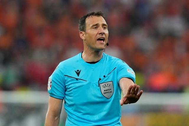 독일 출신 펠릭스 츠바이어 심판. AP뉴시스