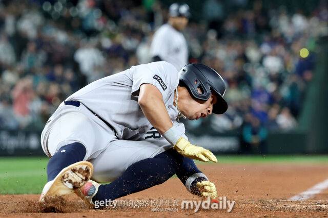 왼쪽 발목이 꺾이는 부상을 당한 뉴욕 양키스 오스왈도 카브레라./게티이미지코리아