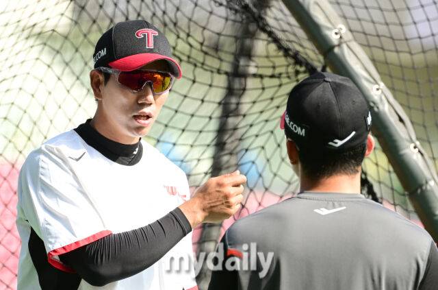 LG 모창민 코치./마이데일리