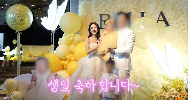 [서울=뉴시스] 배우 출신 사업가 이필립 부부가 둘째 딸의 돌잔치 현장을 공개했다. (사진=유튜브 채널 'HyunSunPing 현선핑' 캡처) 2025.05.13. photo@newsis.com *재판매 및 DB 금지