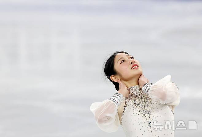[서울=뉴시스] 김명년 기자 = 한국 이해인이 21일 서울 목동아이스링크에서 열린 2025 ISU(국제빙상경기연맹) 사대륙 피겨스케이팅 선수권 대회 여자 싱글 쇼트 프로그램에서 연기를 펼치고 있다. 2025.02.21. kmn@newsis.com