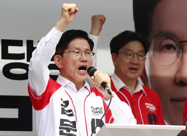 ▲국민의힘 김문수 대선 후보가 13일 울산 남구신정시장 인근에서 유세를 하고 있다. ⓒ연합뉴스