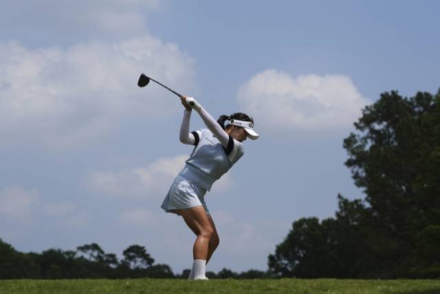 티샷을 하고 있는 윤이나. 사진 제공=AP연합뉴스