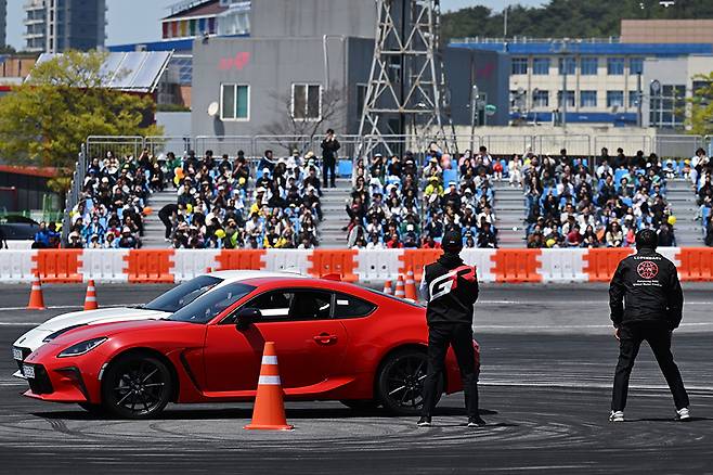 토요타는 이병진 부사장의 드리프트 쇼런 등 다양한 모습으로 참여했다. 사진: 김학수 기자