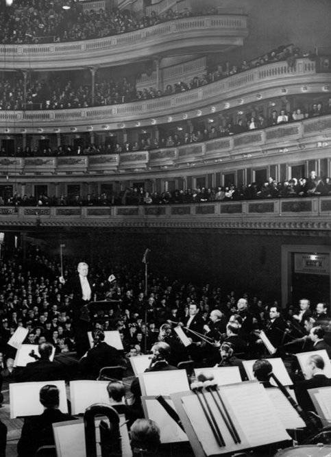 뉴욕 필하모닉 심포니 오케스트라가 미국 카네기홀에서 공연하는 모습. Gettyimage
