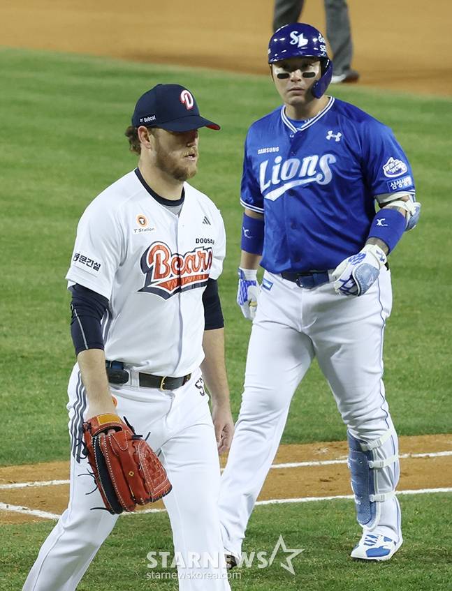 콜 어빈(왼쪽)을 향해 항의하는 박병호(오른쪽). /사진=김진경 대기자