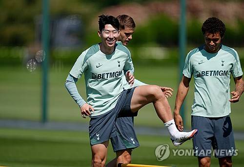 안지 포스테코글루 감독이 12일(한국시간) 영국 런던에 있는 토트넘 훈련장 토트넘 홋스퍼 웨이에서 진행된 유럽축구연맹(UEFA) 유로파리그 결승전 미디어 데이 기자회견에서 손흥민이 결승전에 출전하는 것이 목표라고 말했다.&nbsp;  손흥민은 지난 주말 크리스탈 팰리스와의 2024-2025시즌 프리미어리그 36라운드 홈 경기에 교체 출전하며 부상에서 돌아왔다.&nbsp;연합뉴스