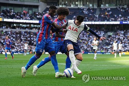 안지 포스테코글루 감독이 12일(한국시간) 영국 런던에 있는 토트넘 훈련장 토트넘 홋스퍼 웨이에서 진행된 유럽축구연맹(UEFA) 유로파리그 결승전 미디어 데이 기자회견에서 손흥민이 결승전에 출전하는 것이 목표라고 말했다.&nbsp;  손흥민은 지난 주말 크리스탈 팰리스와의 2024-2025시즌 프리미어리그 36라운드 홈 경기에 교체 출전하며 부상에서 돌아왔다.&nbsp;연합뉴스