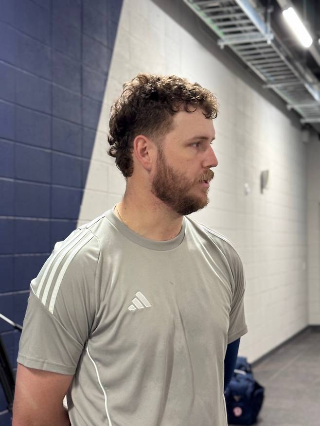 두산 베어스 콜어빈은 지난 11일 서울 잠실구장에서 열린 2025 신한 SOL Bank KBO리그 NC 다이노스와의 더블헤더 1차전에서 선발투수로 등판했으나 2⅓이닝 3피안타와 7사사구 1탈삼진 8실점으로 무너졌다. 이날 콜어빈은 강판 과정에서포수 양의지와 박정배 투수코치를 어깨로 밀치고 마운드를 내려가고, 공을 패대기 치는 등의 행동으로 논란이 됐다. 두산 베어스