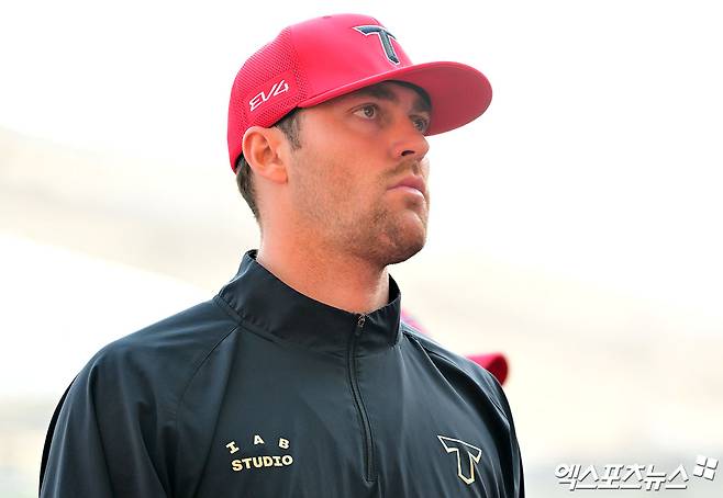 11일 오후 인천SSG랜더스필드에서 열린 '2025 신한 SOL Bank KBO리그' KIA 타이거즈와 SSG 랜더스의 경기, SSG가 선발 화이트의 호투와 조형우의 3타점을 앞세어 KIA에 8:4로 승리했다.  경기종료 후 KIA 네일이 더그아웃으로 향하고 있다. 엑스포츠뉴스 DB