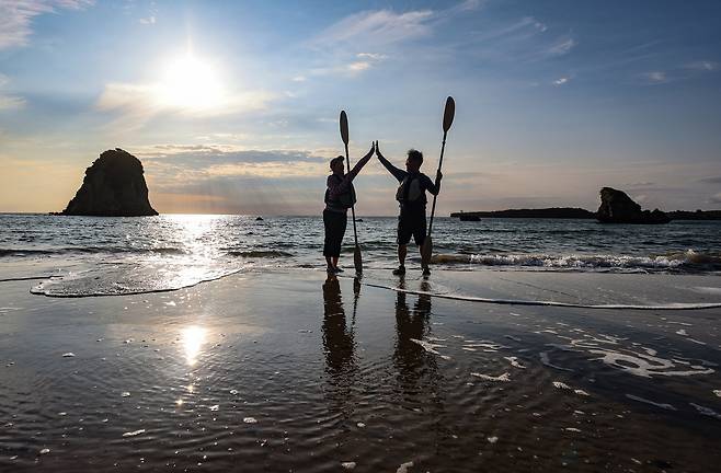 해 지는 츠키가하마 해변 [사진/임헌정 기자]