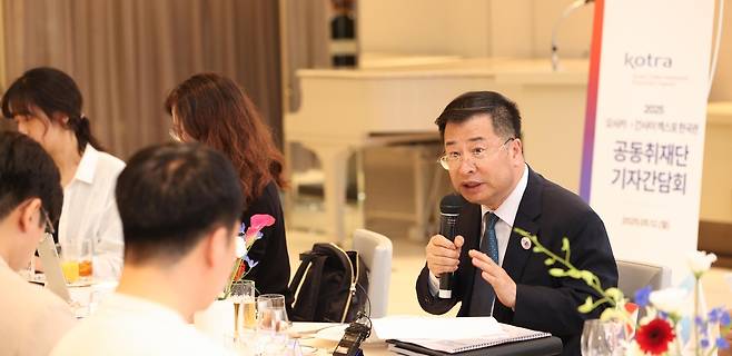 기자 간담회 하는 강경성 코트라 사장 (오사카=연합뉴스) 강경성 대한무역투자진흥공사(코트라) 사장이 12일 2025 오사카 간사이 엑스포를 계기로 오사카 현지에서 진행된 기자 간담회에서 발언하고 있다. 2025.5.13 [코트라 제공. 재판매 및 DB 금지]
