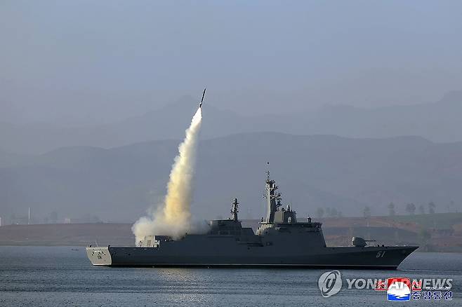 북한 최현호의 첫 무장 시험사격 장면 [조선중앙통신 연합뉴스 자료사진. 국내에서만 사용가능. 재배포 금지. For Use Only in the Republic of Korea. No Redistribution] nkphoto@yna.co.kr