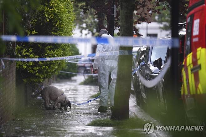 봉쇄된 영국 총리 소유 주택 인근 거리 [AP/PA 연합뉴스]