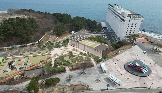 영덕군 ‘삼사해상공원 공유 컨퍼런스센터 ’ 조감도./경북도 제공