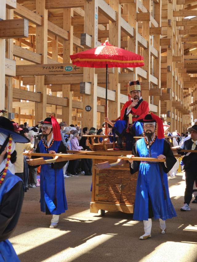 일본 오사카엑스포 조선통신사행렬에 정사로 참여한 부산문화재단 오재환 대표. 김효정 기자