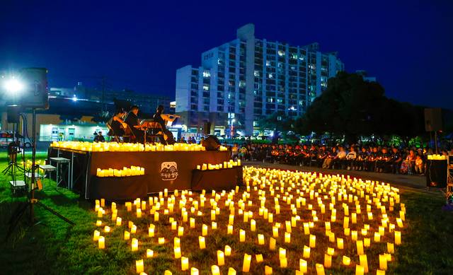 지난해 '야간관광 특화도시'로 선정 된 성주군은 성밖숲에서 '트윙클 성주' 등 야간관광프로그램을 펼쳐 전국에서 온 관광객들에게 호평을 받았다. 성주군 제공