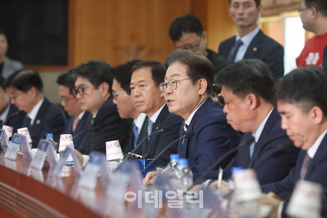 [이데일리 이영훈 기자] 이재명 더불어민주당 대선 경선 후보가 지난달 21일 서울 여의도 금융투자협회에서 열린 자본시장 활성화를 위한 정책간담회에서 발언하고 있다.