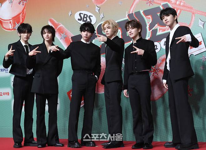 보이넥스트도어가 25일 영종도 인스파이어 리조트 그랜드볼륨에서 열린 SBS 가요대전 레드카펫 행사에서 포즈를 취하고 있다. 영종도 | 최승섭기자 thunder@sportsseoul.com