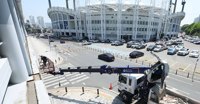 창원NC파크 루버 제거 모습. 사진 | 창원=연합뉴스