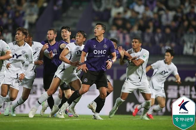 안양과 대구의 리그 맞대결 모습. 사진 | 한국프로축구연맹