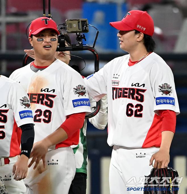 13일 광주KIA챔피언스필드에서 열린 롯데와 KIA의 경기, 9회초 2사 만루 KIA 1루수 변우혁이 롯데 레이예스의 타구를 막아내며 경기를 끝낸 후 기뻐하고 있다. 광주=허상욱 기자wook@sportschosun.com/2025.05.13/