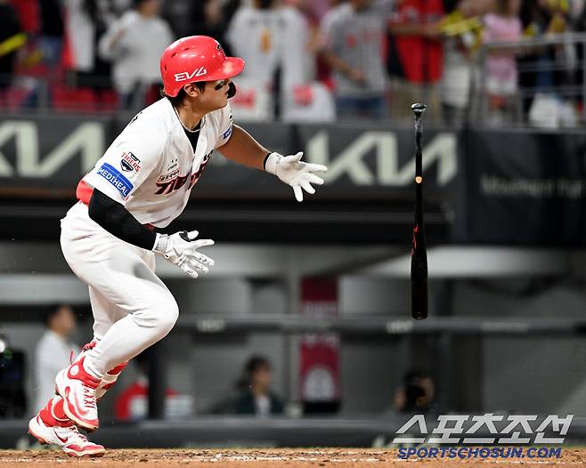 13일 광주KIA챔피언스필드에서 열린 롯데와 KIA의 경기, 5회말 2사 1,2루 KIA 김도영이 선취 2타점 2루타를 치고 있다. 광주=허상욱 기자wook@sportschosun.com/2025.05.13/