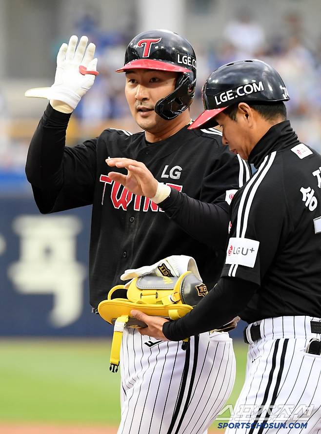 10일 대구 라이온즈파크에서 열린 삼성 라이온즈와 LG 트윈스의 경기. LG 김민수가 안타를 날린 뒤 환호하고 있다. 대구=박재만 기자 pjm@sportschosun.com/2025.05.10/