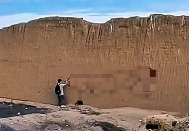 유네스코 세계문화유산인 '찬찬' 고고 유적지에서 최근 정체불명의 관광객이 성벽에 거대 남성 생식기를 그려 넣는 사건이 발생했다. 엑스(X·옛 트위터)