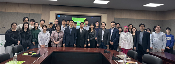 전남대학교 지역개발연구소가 최근 광주 북구 탄소중립지원센터, 전남대학교 경제학과 4단계 BK21 교육연구팀과 공동으로 '기후변화가 광주 경제에 미치는 영향'을 주제로 제6차 기후위기 대응과 에너지전환을 위한 세미나를 개최했다. 전남대학교 제공