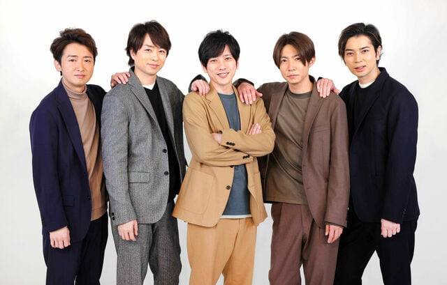 일본 5인조 남자 아이돌 그룹 아라시 단체 사진. 1999년 데뷔해 '헤이세이의 최정상 아이돌'로 전성기를 누린 아라시는 내년 봄 콘서트를 마지막으로 은퇴한다고 지난 6일 밝혔다. 왼쪽부터 리더 오노 사토시, 사쿠라이 쇼, 니노미야 카즈나리, 아이바 마사키, 마츠모토 준/스포츠호치