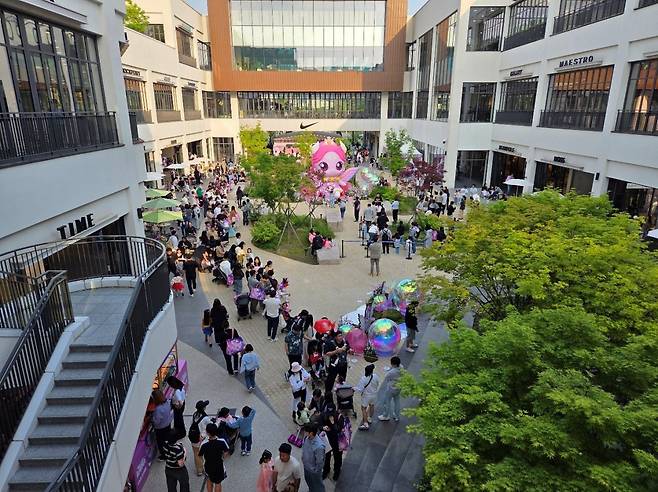 ‘슈팅스타 캐치! 티니핑’ 오로라핑 테마 ‘MAGICAL AURORA’ 팝업스토어