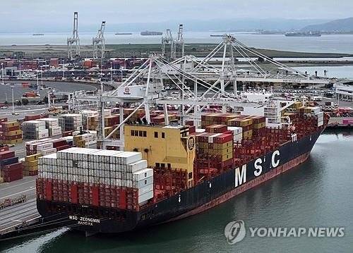 미 오클랜드 항구에 정박한 컨테이너선. 연합뉴스