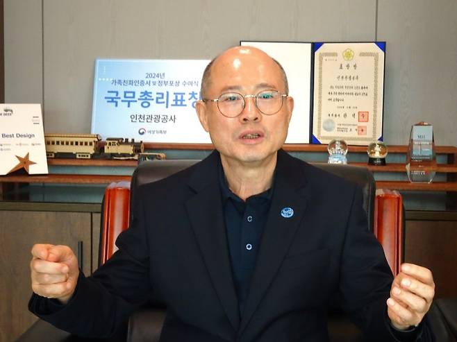 백현 인천관광공사 사장이 14일 집무실에서 인천을 국내외 관광객들이 찾는 관광도시로 만들겠다며 사업 계획 등을 설명하고 있다. 사진=한갑수 기자