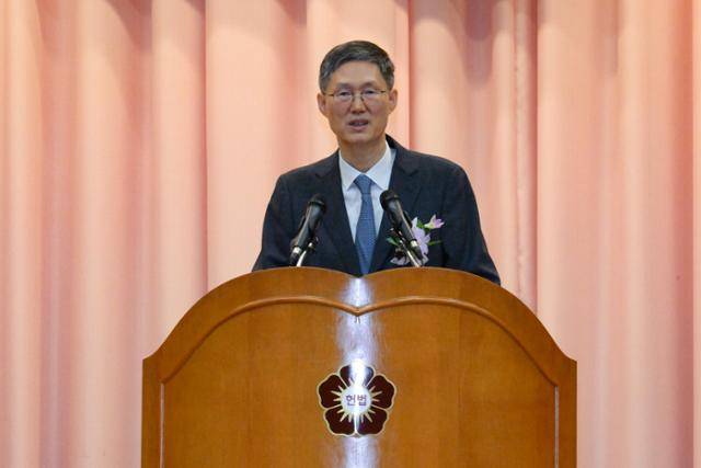 문형배 헌법재판소장 권한대행이 지난달 18일 서울 종로구 헌법재판소에서 퇴임사를 하고 있다. 강예진 기자