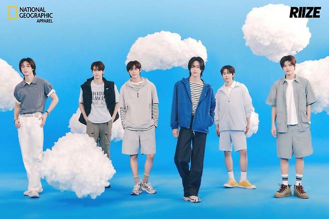 내셔널지오그래픽 어패럴 모델 보이그룹 라이즈의 2025 여름 캠페인 화보. 내셔널지오그래픽 어페럴 제공