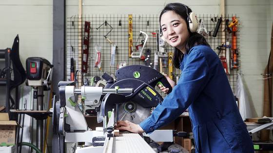 류호정 전 의원은 “끌과 망치가 익숙해졌다. 국회 밖에 나오니 못 보던 것들이 보인다. 정의당 시절 만든 모임 ‘세 번째 권력’을 통해 시민으로서 정치 참여를 계속하고 있다”며 “국회에 돌아갈 생각은 없다”고 했다. 김성룡 기자