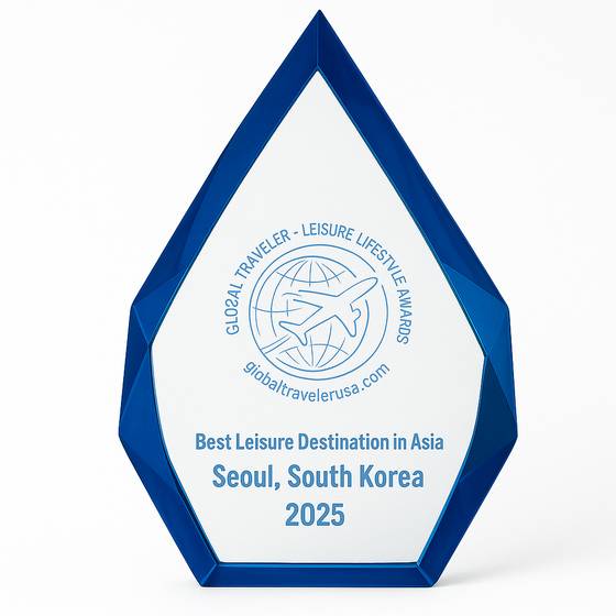 글로벌 트래블러의 2025 최고의 아시아 레저 목적지 수상 트로피. [사진 서울시]