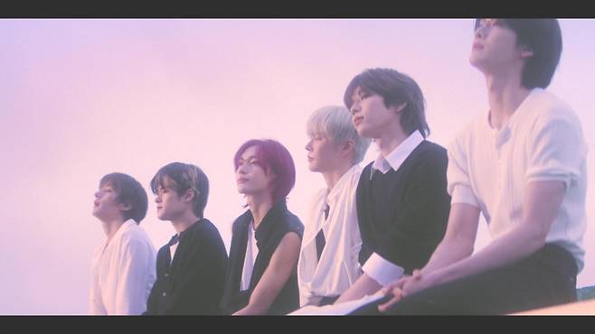 라이즈 첫 정규 앨범 8번 트랙 '모든 하루의 끝' 이미지 /사진=SM엔터테인먼트 제공