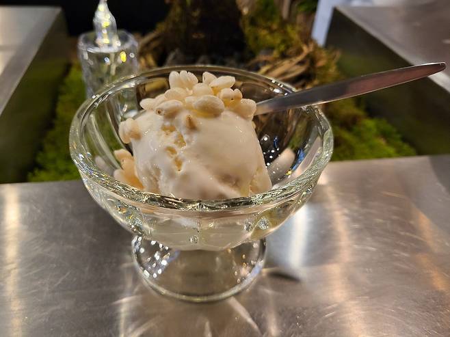 Puffed rice ice cream [SEO JI-EUN]