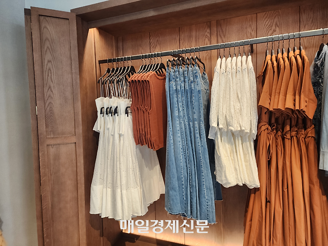 자라(ZARA) 명동 눈스퀘어 플래그십 스토어 내부. [사진=김금이 기자]