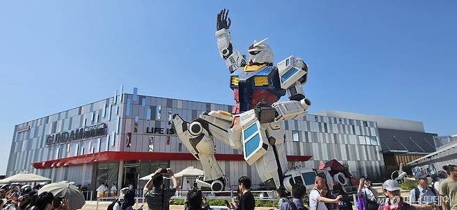 14일 오사카 만국박람회(엑스포)가 열리는 일본 오사카시의 인공섬 유메시마에 마련된 인기 애니메이션 '건담'을 주제로 한 전시./ 사진 = 오진영 기자