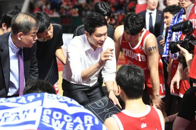 전희철 감독/KBL